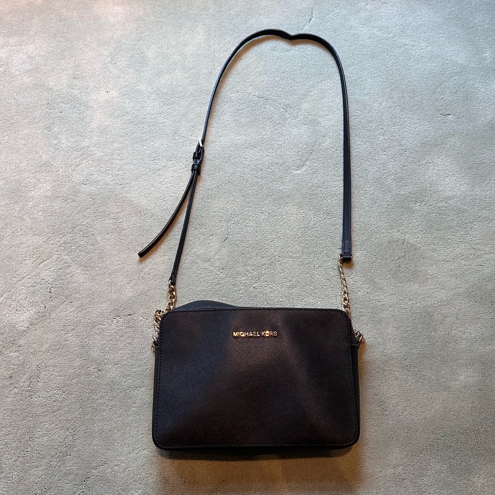 Michael kors blsck crossbody